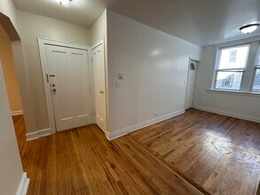 5022 N Springfield Ave, Unit 2W in Chicago, IL - Foto de edificio - Building Photo