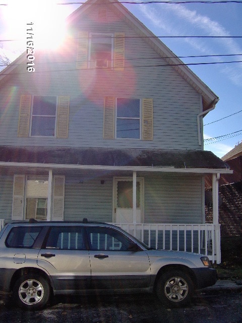 22 Barnum Ct, Unit 1 in Naugatuck, CT - Foto de edificio - Building Photo