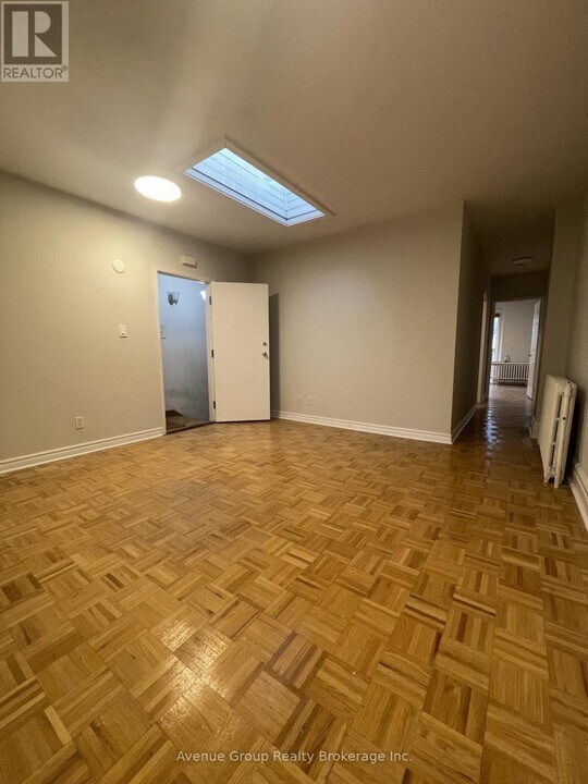 621 Gerrard St E in Toronto, ON - Building Photo