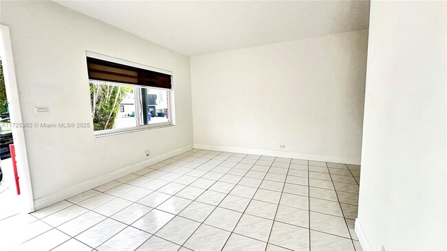 3251 SW 23rd Terrace in Miami, FL - Building Photo - Building Photo