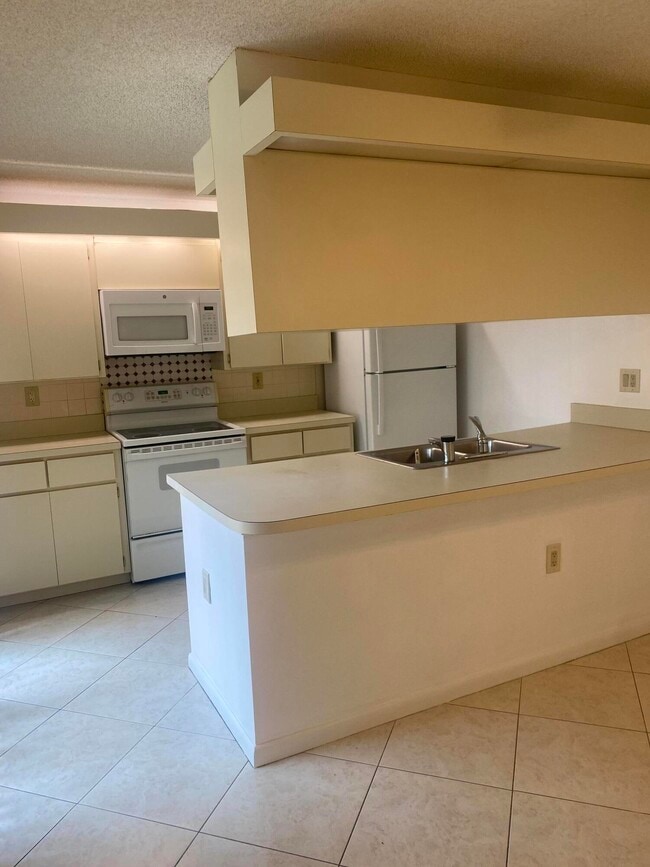 222 Live Oak Ln in Boynton Beach, FL - Building Photo - Building Photo