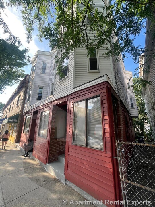 213 Highland Ave in Somerville, MA - Building Photo