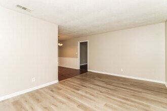 3244 Stone Ct in Douglasville, GA - Foto de edificio - Building Photo