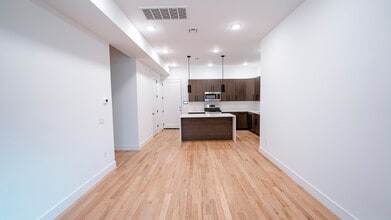 26 Lane Ave in West Caldwell, NJ - Foto de edificio - Building Photo