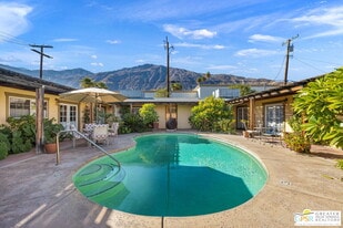 587 S Calle Ajo in Palm Springs, CA - Building Photo