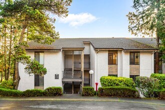 10514 NE 32nd Pl in Bellevue, WA - Building Photo - Building Photo