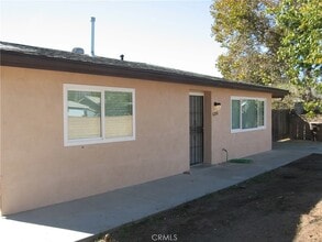 5250 La Madera Ave in El Monte, CA - Foto de edificio - Building Photo