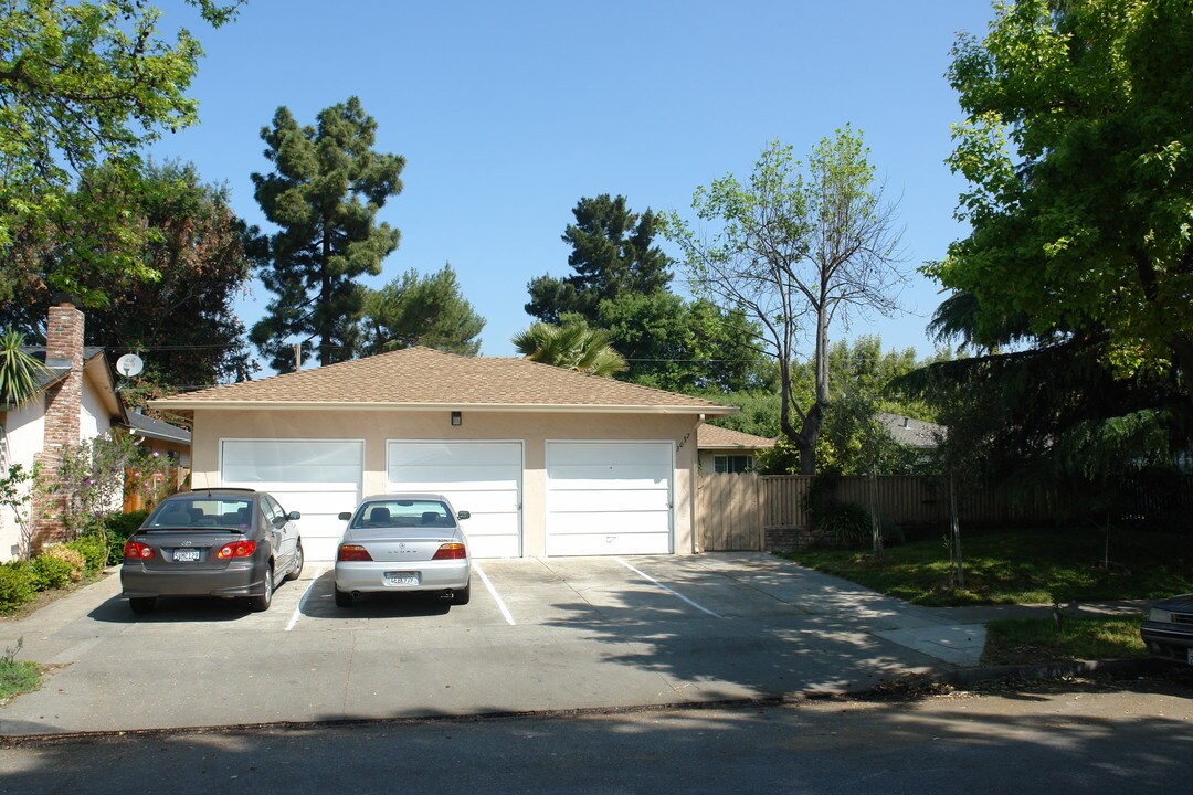 3037 Van Sansul Ave in San Jose, CA - Foto de edificio