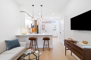 33 Fairmount Ave in Philadelphia, PA - Building Photo