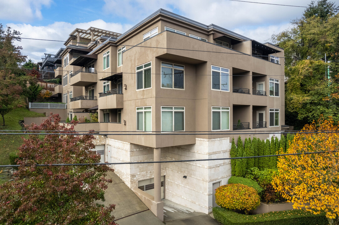 MONTERRA AT MAGNOLIA CONDOMINIUM in Seattle, WA - Building Photo