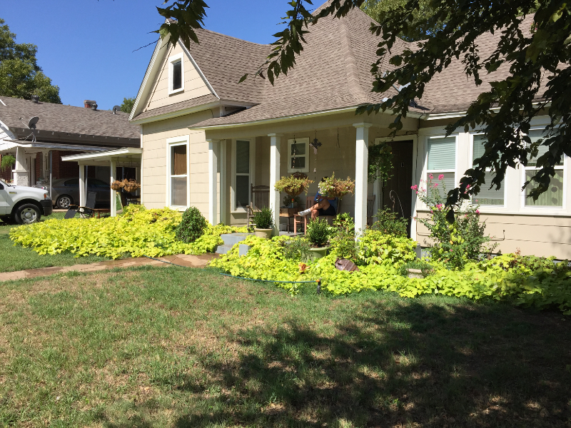 404 College St in Cleburne, TX - Building Photo