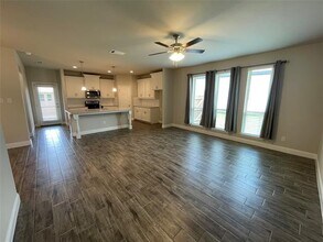 350 Carlisle Dr in Weatherford, TX - Building Photo - Building Photo