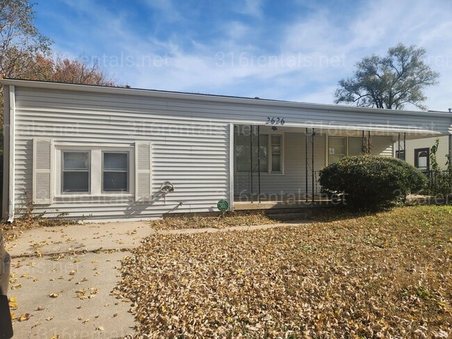 property at 2626 N Volutsia