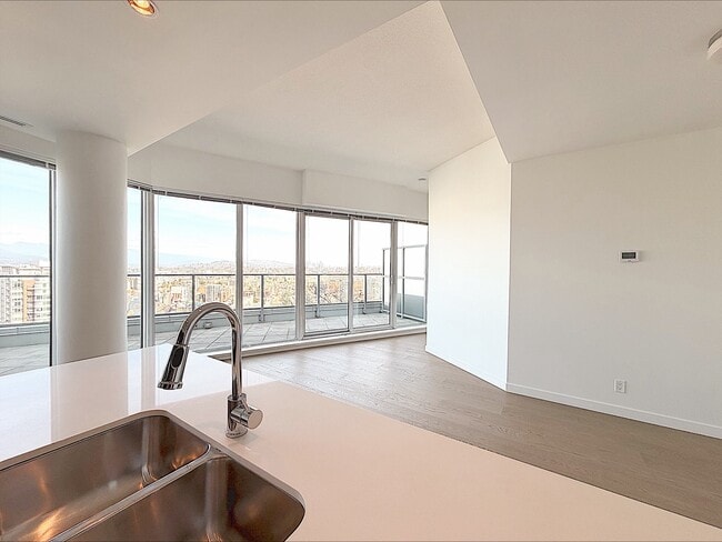 97 W Georgia St in Vancouver, BC - Building Photo - Building Photo