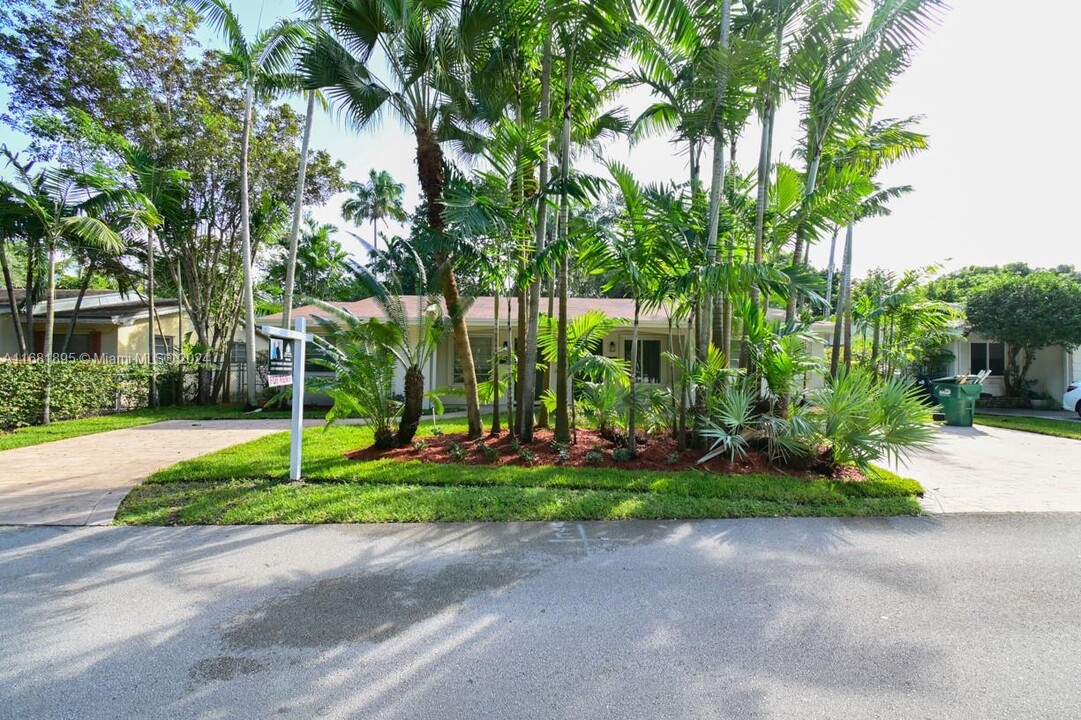 11011 SW 79th Ave in Miami, FL - Building Photo