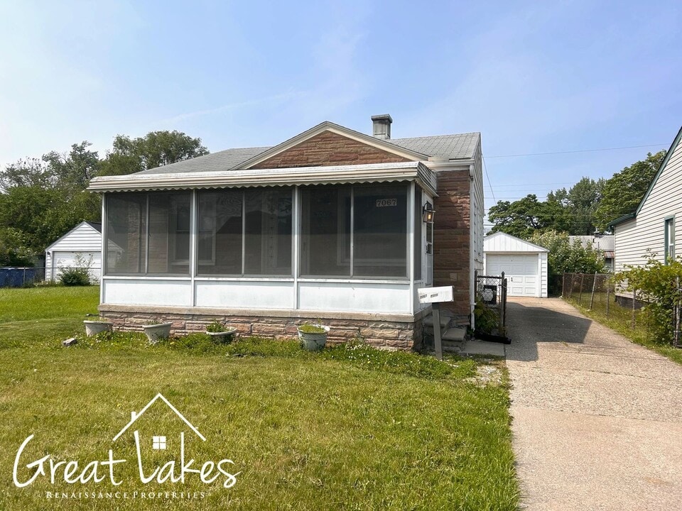 7067 Ford Ave in Warren, MI - Building Photo