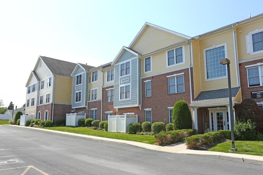 Fairmount Park Apartments in Camp Hill, PA - Building Photo