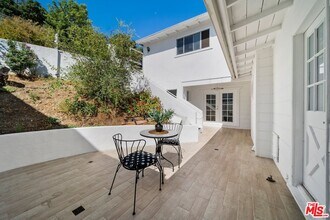11689 Picturesque Dr in Los Angeles, CA - Building Photo - Building Photo