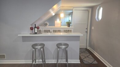 6024 S Mansfield Ave in Los Angeles, CA - Building Photo - Building Photo