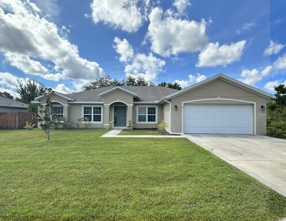 37 Lewis Shire Pl in Palm Coast, FL - Building Photo