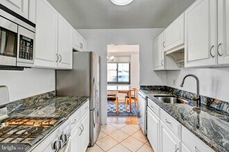 5410 Connecticut Ave NW in Washington, DC - Foto de edificio - Building Photo