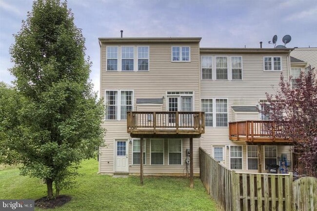15925 Canada Goose Loop in Woodbridge, VA - Building Photo - Building Photo