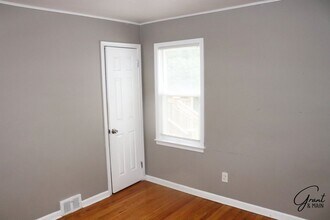 9311 Fenton Ave in Redford, MI - Building Photo - Building Photo