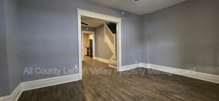 1037 E 4th St in Bethlehem, PA - Building Photo - Building Photo