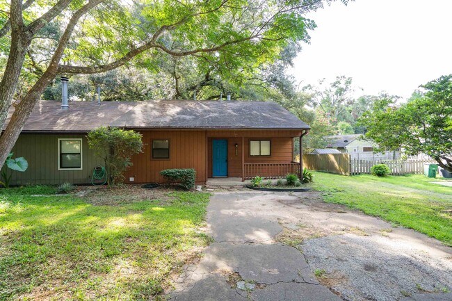 property at 1500 Twin Lakes Cir