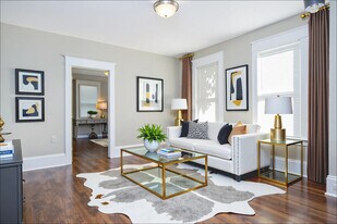 1211 Pine St, Unit Apt 2 in Muskegon, MI - Building Photo