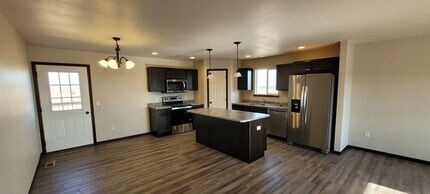 628 Abraham Ct in Rapid City, SD - Building Photo - Building Photo