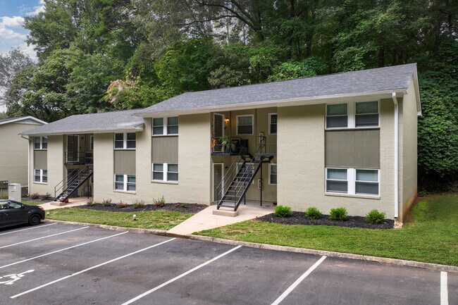Bethabara Village in Winston-Salem, NC - Foto de edificio - Building Photo