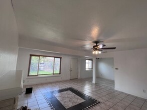 7425 Carella Dr in Sacramento, CA - Building Photo - Building Photo