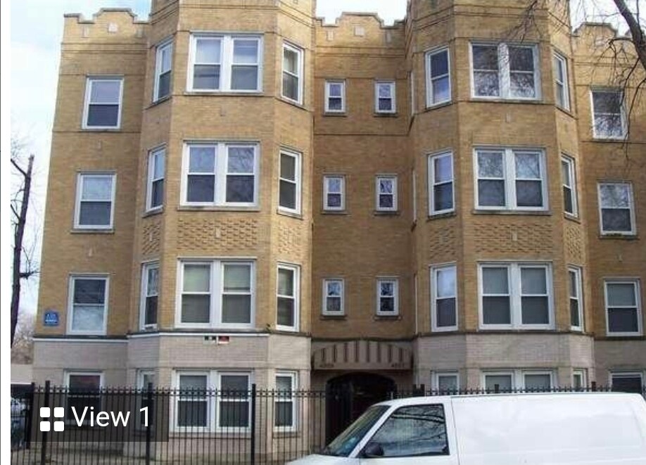 4957 N Albany Ave in Chicago, IL - Building Photo