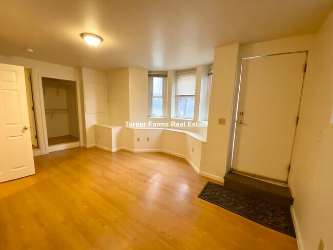 2 Shepherd Ave, Unit 3 in Boston, MA - Building Photo - Building Photo