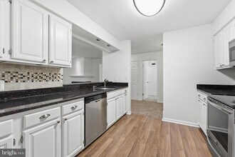 240 S Reynolds St in Alexandria, VA - Building Photo - Building Photo