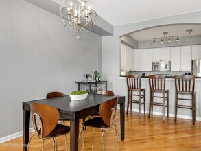 3240 N Sheffield Ave in Chicago, IL - Building Photo - Building Photo