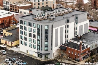 55 N Main St in Rochester, NH - Building Photo - Building Photo