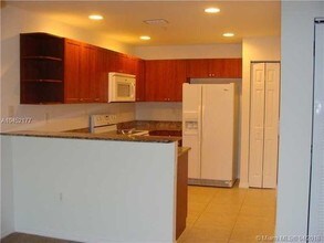 10805 NW 89th Terrace-Unit -2034 in Doral, FL - Building Photo - Building Photo