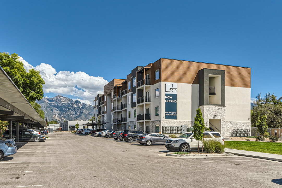 Onyx Apartments in Midvale, UT - Foto de edificio