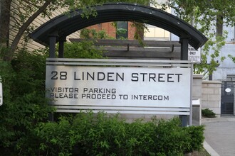 28 Linden St in Toronto, ON - Building Photo - Building Photo