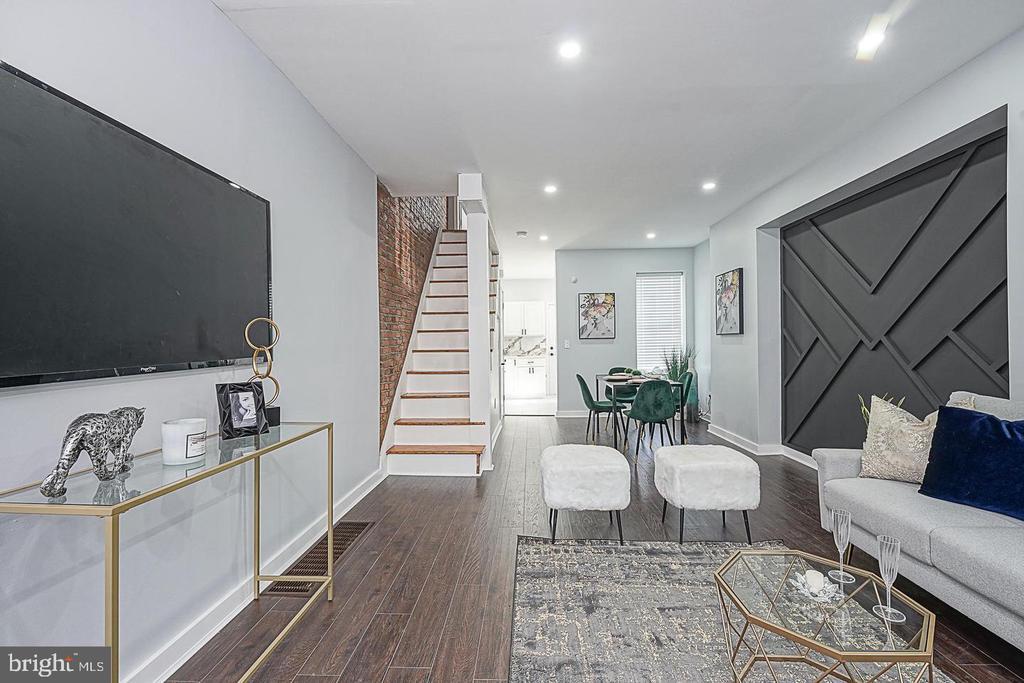 2445 W Seybert St in Philadelphia, PA - Building Photo