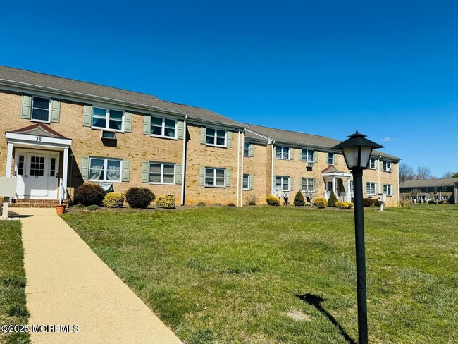 35 Manchester Ct in Freehold, NJ - Building Photo - Building Photo