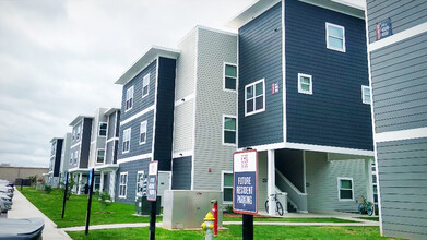 Fire Side District in Stephenville, TX - Foto de edificio - Building Photo