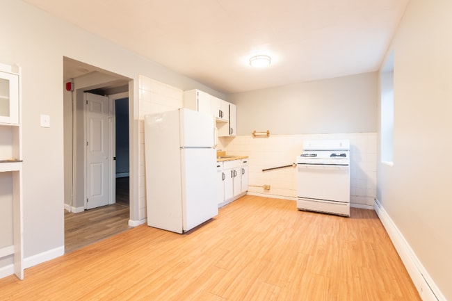 672 N Main St in Woonsocket, RI - Building Photo - Building Photo