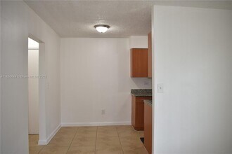 932 Moffett St in Hallandale Beach, FL - Building Photo - Building Photo