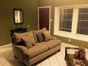 1568 Dick Mayers Dr in El Paso, TX - Foto de edificio - Building Photo