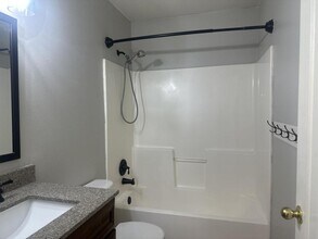 2412 W Sweetbay Ave in Nampa, ID - Building Photo - Building Photo