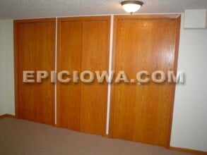 1112 Cheyenne Rd NW in Cedar Rapids, IA - Building Photo - Building Photo