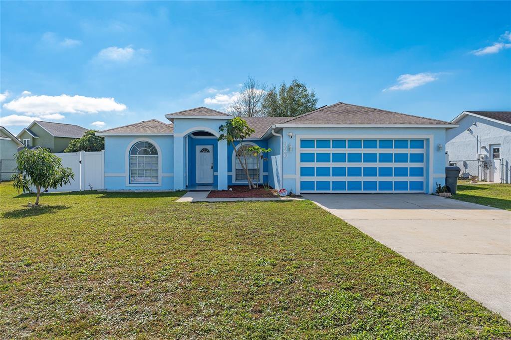 320 Clearwater Ln in Kissimmee, FL - Building Photo